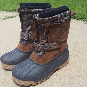 Big boys boots size 5 snow boots or winter boots